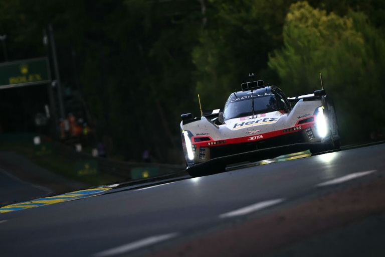 La Cadillac N.38 est à la lutte pour le podium lors des 24 Heures du Mans, le 13 juin 2026