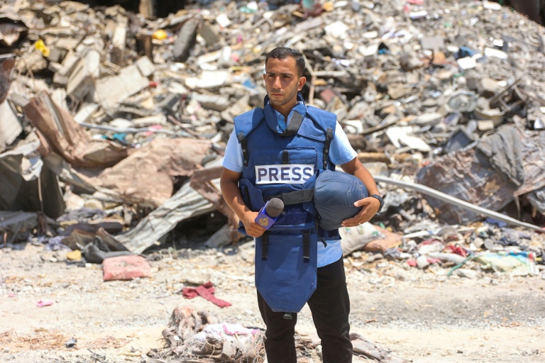 Anas al-Sharif, journaliste correspondant pour Al-Jazeera, travaille dans la ville de Gaza, le 10 octobre 2024