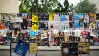 Des affiches des pièces de théâtre proposées au festival d'Avignon, le 5 juillet 2026