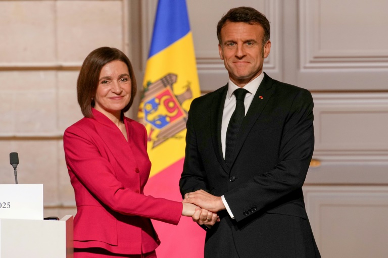 Le président Emmanuel Macron et son homologue moldave Maia Sandu à l'Elysée, le 10 mars 2025 à Paris