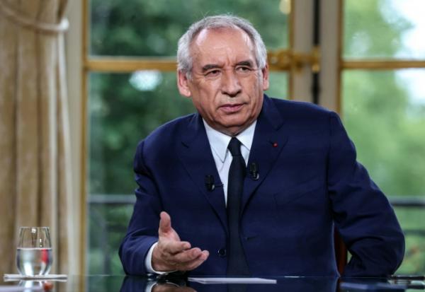 Le Premier ministre François Bayrou lors d'une interview télévisée en direct diffusée sur les chaînes d'information LCI, CNews, BFMTV et FranceInfo TV, à l'Hôtel de Matignon à Paris, le 31 août 2025