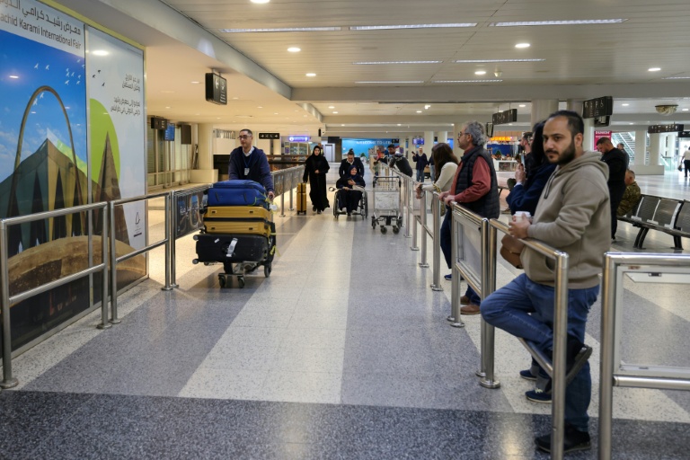 De rares passagers à l'aéroport de Beyrouth, le 10 avril 2026.
