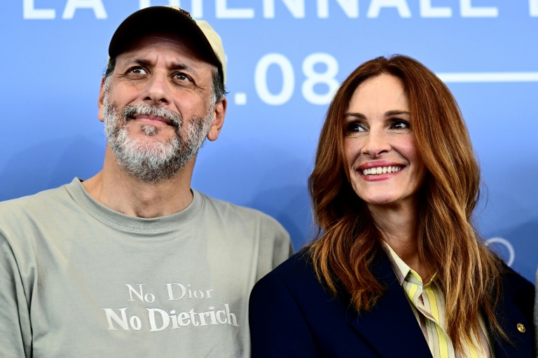 L'actrice américaine Julia Robert et le réalisateur italien Luca Guadagnino lors d'un photocall pour le film