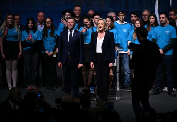 Marine Le Pen, présidente du groupe parlementaire du RN et Franck Allisio, candidat du RN à la mairie de Marseille, à Marseille, le 16 janvier 2026