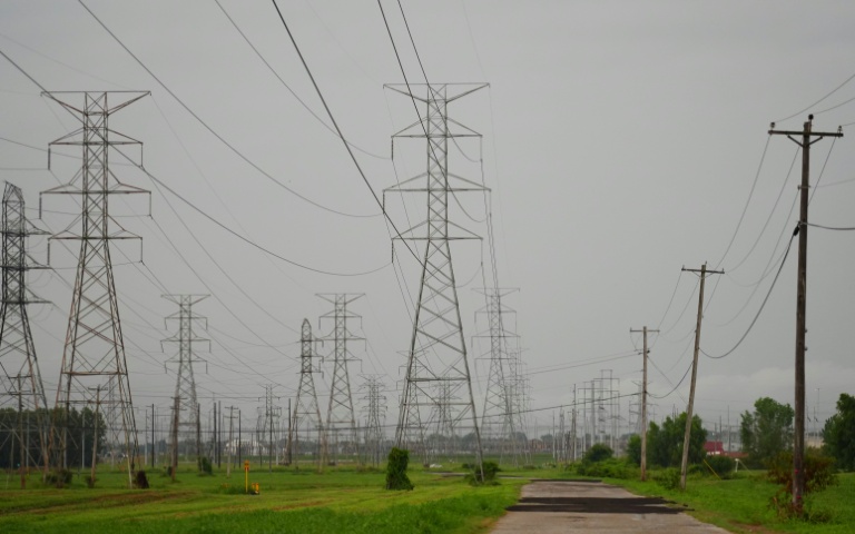 Des lignes à haute tension près de Memphis, le 1er août 2026