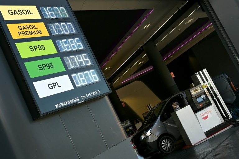 Un véhicule français dans une station service au Pas-de-la-Case, en Andorre, le 15 septembre 2026