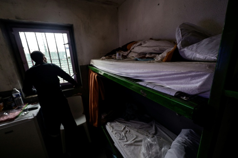 Un détenu dans une cellule du centre pénitentiaire de Nanterre, le 15 janvier 2026 dans les Hauts-de-Seine