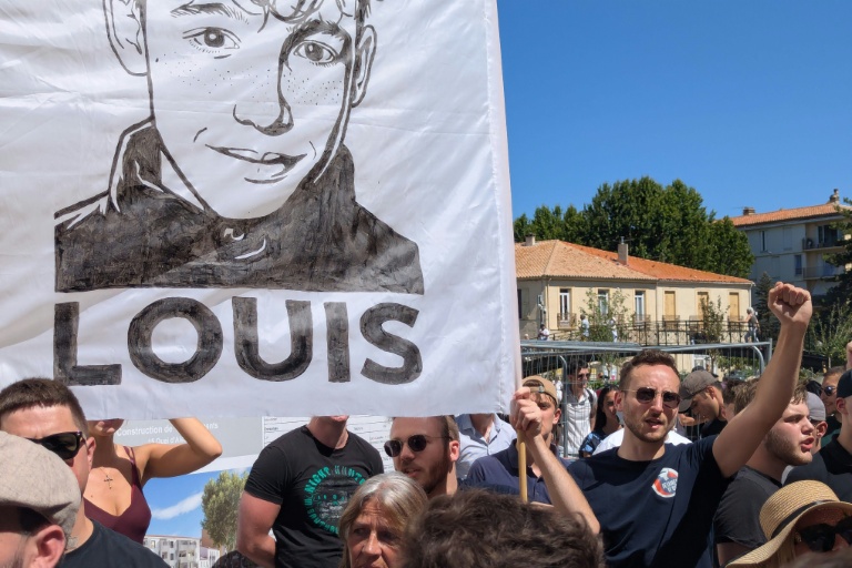 Défilé en mémoire de Louis, un adolescent de 17 ans battu à mort fin juin dans un guet-apens, le 5 juillet 2026 à Narbonne