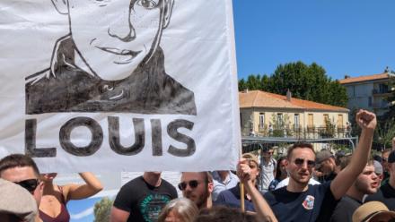 Défilé en mémoire de Louis, un adolescent de 17 ans battu à mort fin juin dans un guet-apens, le 5 juillet 2026 à Narbonne