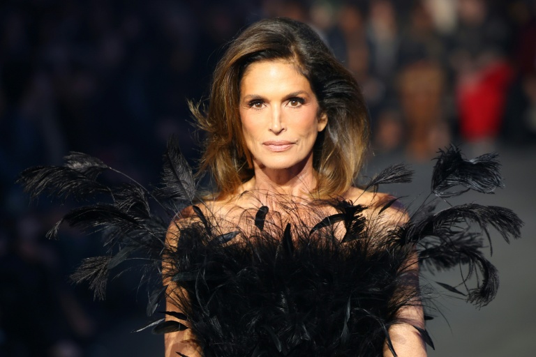 La mannequin américaine Cindy Crawford lors du défilé Gucci organisé à New York sur la célèbre place de Times Square, le 16 mai 2026
