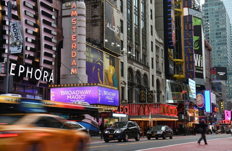Les façades des théâtres de Broadway, à New York, le 12 mars 2020