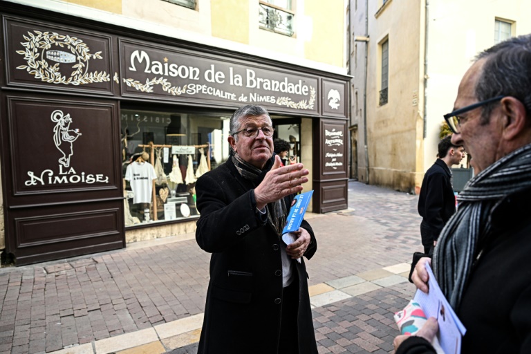 Le LR Franck Proust (C), le 18 mars 2026 à Nîmes où il est candidat à la mairie