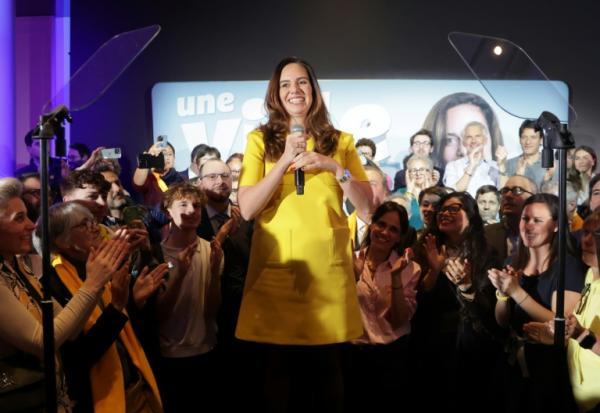 Sarah Knafo, candidate Reconquête à la mairie de Paris, s'adresse à ses partisans après les résultats du 1er tour des municipales, le 15 mars 2026 à Paris