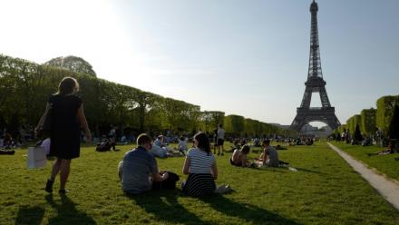 Sur la pelouse du Champ-de-Mars, en avril 2018 