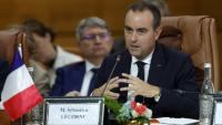 Le Premier ministre français, Sébastien Lecornu, prononce le discours d'ouverture lors d'une séance plénière avec des ministres marocains, à Rabat, le 16 juillet 2026