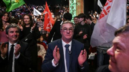 François Briançon, candidat "La Gauche Unie" à la mairie de Toulouse, en campagne le 11 mars 2026