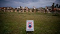 Un panneau de l'Unesco sur le site de l'hippodrome romain à Tyr, dans le sud du Liban, le 23 mars 2026