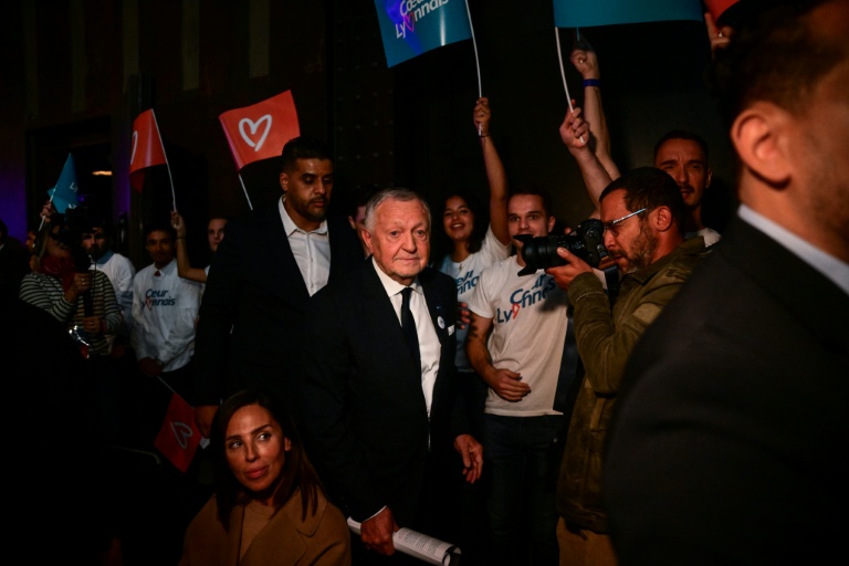 Jean-Michel Aulas arrive à son premier meeting de campagne après avoir officiellement annoncé sa candidature aux élections municipales de Lyon, à Lyon, le 26 septembre 2025