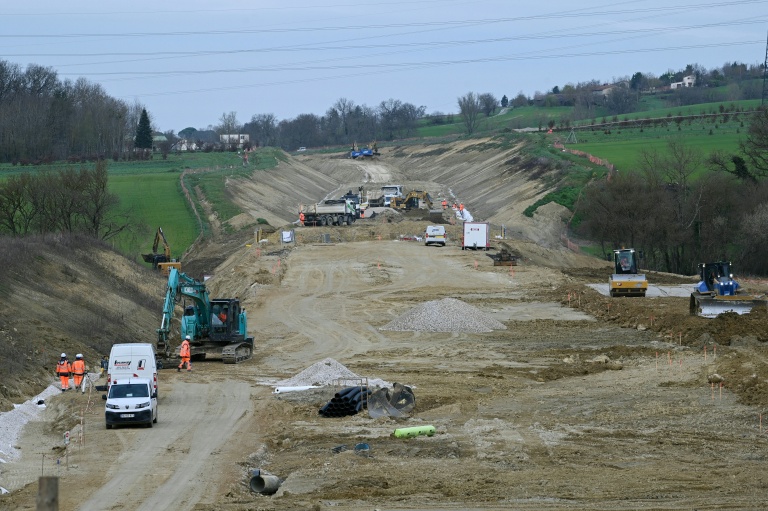 L'autoroute A69 en construction à Teulat, dans le Tarn, le 6 mars 2026