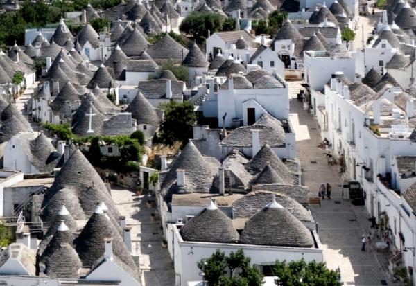 Des trulli à Alberobello, en Italie, le 24 juin 2026