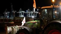 Un tracteur garé sur le port du Havre le 12 janvier 2026