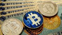 Un nombre croissant d'entreprises misent sur le bitcoin pour diversifier leurs réserves, contrer l'inflation ou attirer les investisseurs, une stratégie à fort potentiel mais à haut risque