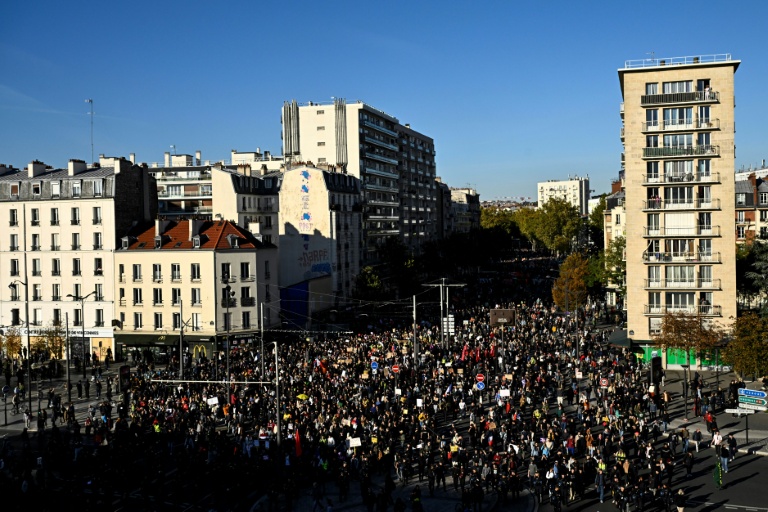 Des manifestants lors de la nouvelle journée de mobilisation pour le pouvoir d'achat et la défense des services publics, le 31 octobre 2026 Porte de Vincennes, à Paris 