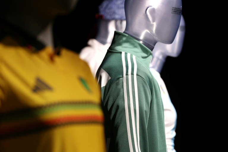 Le groupe produit ses textiles et chaussures en Asie, surtout au Vietnam, et les expédie via le Moyen-Orient, où la fermeture des aéroports entraînera des retards.