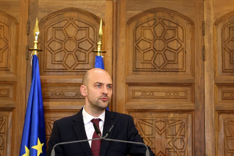 Le ministre français des Affaires étrangères Jean-Noël Barrot lors d'une conférence de presse à Beyrouth, le 6 février 2026 au Liban