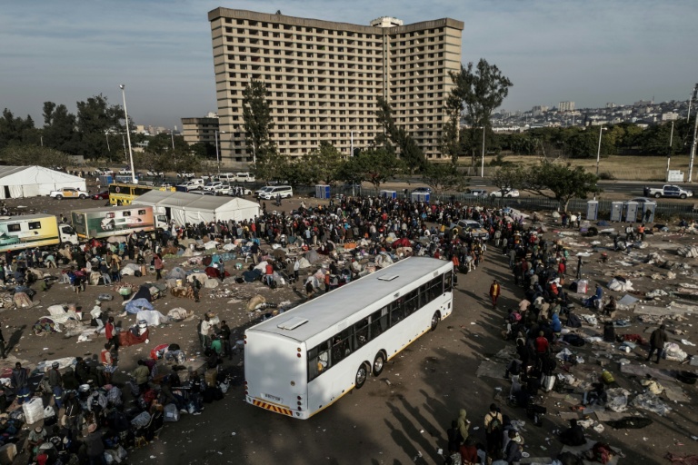 Vue aérienne de migrants en situation irrégulière regroupés dans un camp à Durban, en Afrique du Sud, le 29 juin 2026
