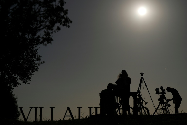 Préparatifs avant l'éclipse totale de Soleil du 12 août en Espagne, visible dans toute l'Europe