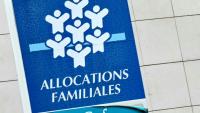 La majoration des allocations familiales n'interviendra plus aux 14 ans de l'enfant, mais aux 18 ans, soit un manque à gagner pouvant atteindre 900 euros par an pour les familles concernées, en vertu d'une mesure qui entre en vigueur dimanche