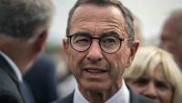 Le ministre de l'Intérieur Bruno Retailleau visite le 6 août 2025 le poste de commandement des secours établi à Saint-Laurent-de-la-Cabrerisse, dans l'Aude