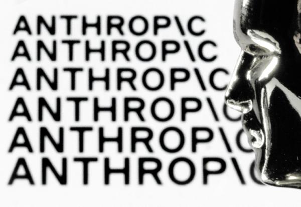 Anthropic a annoncé enquêter sur un accès non autorisé à Mythos, son modèle d'IA le plus avancé, pour l'heure réservé à un cercle restreint d'entreprises en raison de ses puissantes capacités