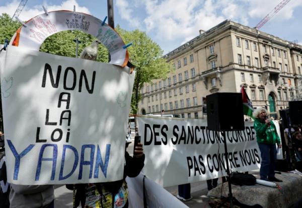 Manifestation contre la proposition de loi Yadan devant l'Assemblée nationale, le 16 avril 2026 à Paris