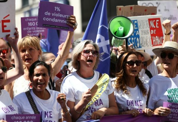 Dans la manifestation à Paris, samedi 4 juillet 2026