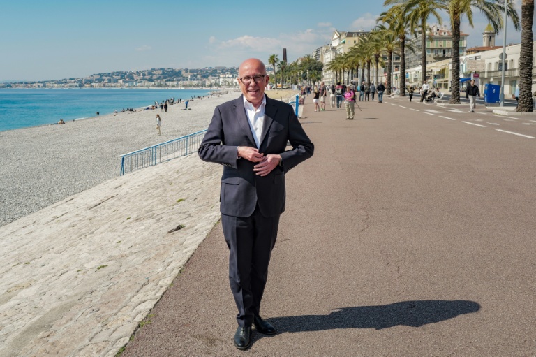 Le nouveau maire UDR de Nice, Eric Ciotti, sur la Promenade des Anglais à Nice, le 23 mars 2026 dans les Alpes-Maritimes