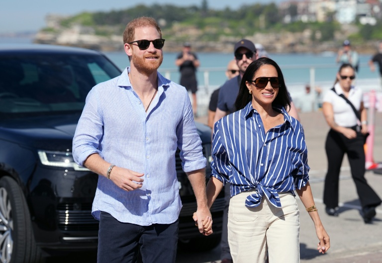 Le prince Harry, duc de Sussex, et son épouse Meghan, à Bondi Beach, à Sydney, le 17 avril 2026 en Australie
