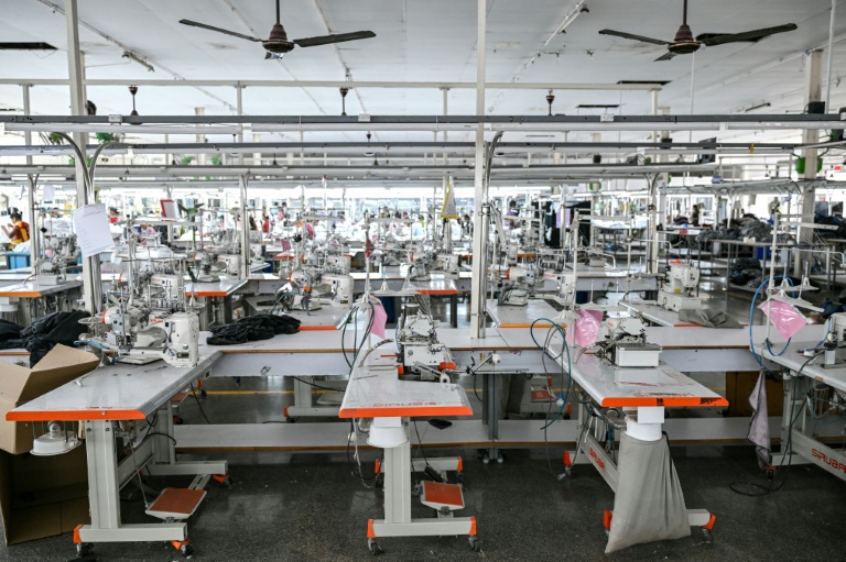 Une unité partiellement fermée dans une usine de confection à Tiruppur, dans l'État du Tamil Nadu, dans le sud de l'Inde, le 24 septembre 2025