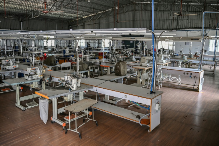 Une usine de vêtements fermée à Tiruppur, dans l'État du Tamil Nadu, dans le sud de l'Inde, le 24 septembre 2025