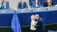 La présidente de la Commission européenne Ursula von der Leyen accueille le Premier ministre canadien Mark Carney, le 16 septembre 2026 au Parlement européen à Strasbourg, dans l'est de la France