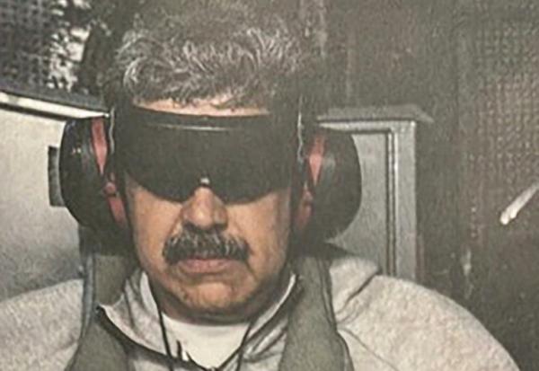 Cette image diffusée par Donald Trump sur son réseau Truth Social le 3 janvier 2026 présente le dirigeant vénézuélien Nicolas Maduro après sa capture par les forces spéciales américaines 