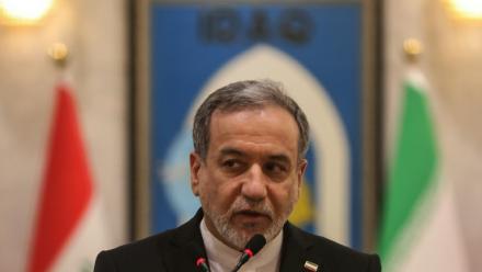Le ministre iranien des Affaires étrangères Abbas Araghchi s'exprime lors d'une conférence de presse conjointe avec son homologue irakien le 28 juin 2026 à Bagdad