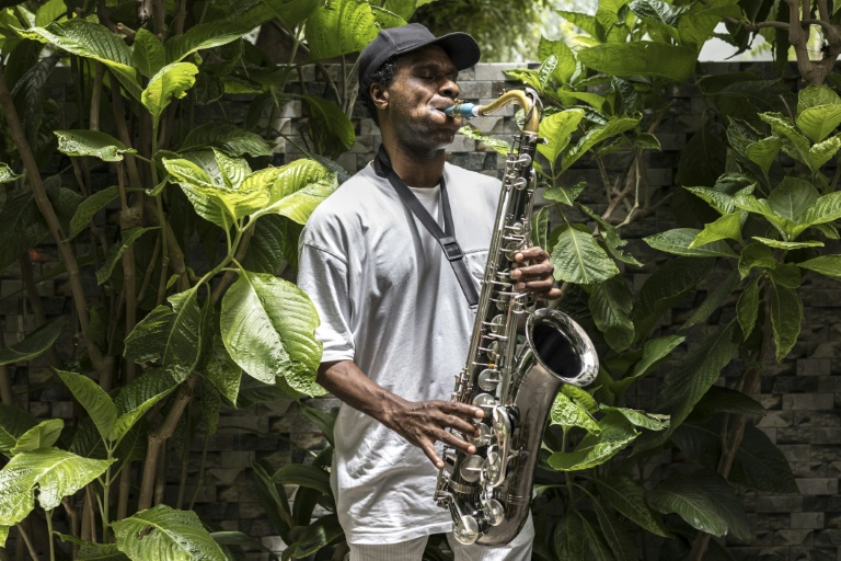 Wilfried Zinsou, tromboniste et saxophoniste du groupe Orchestra Baobab, à Dakar, le 29 septembre 2026 au Sénégal