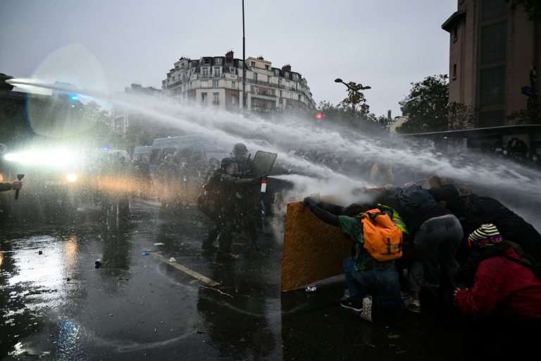 Affontements près de la Porte de Vincennes, en fin de manifestation parisienne pour le pouvoir d'achat et les services publics, le 24 octobre 2026