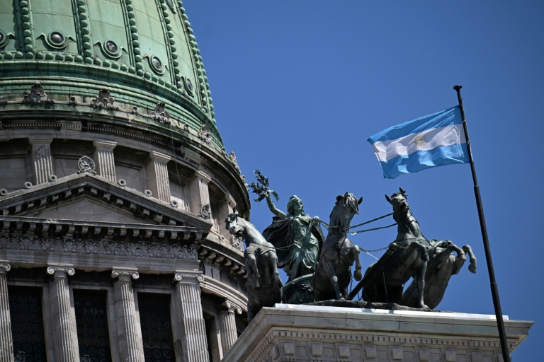 Javier Milei a renforcé son poids au Parlement, bien qu'encore sans majorité absolue