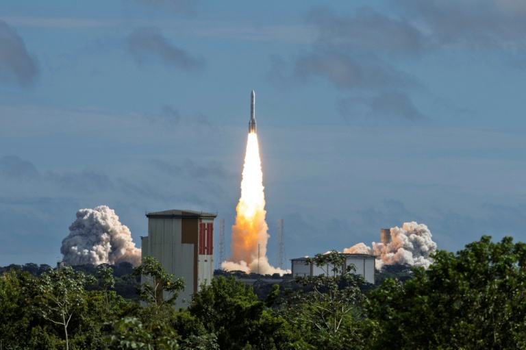 La fusée Ariane 6 décolle de Kourou, en Guyane française, le 17 juin 2026