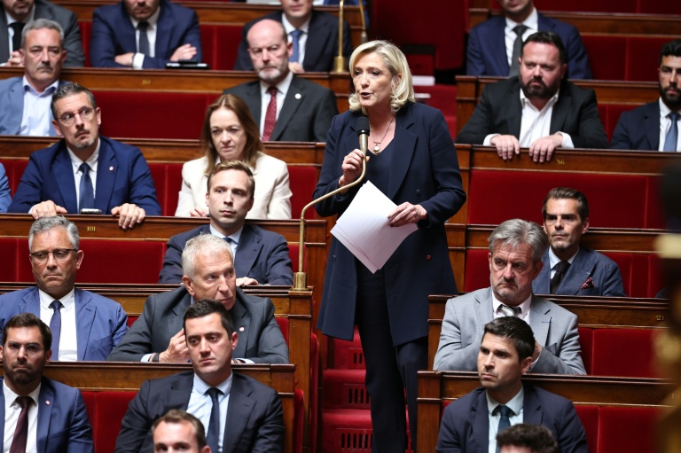 La présidente du Rassemblement national, Marine Le Pen, s'exprime lors d'une séance de questions au gouvernement à l'Assemblée nationale, à Paris, le 9 juin 2026