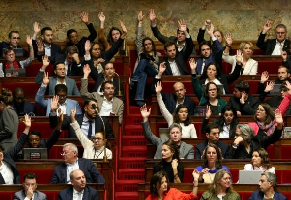 Les députés votent un amendement visant à modifier le statut des AESH lors de la niche parlementaire LFI à l'Assemblée nationale, à Paris, le 29 octobre 2026