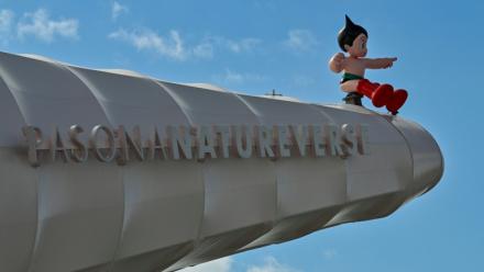 Une figurine d'Astro Boy sur le toit d'un pavillon de l'Exposition universelle d'Osaka 2025, le 17 janvier 2025